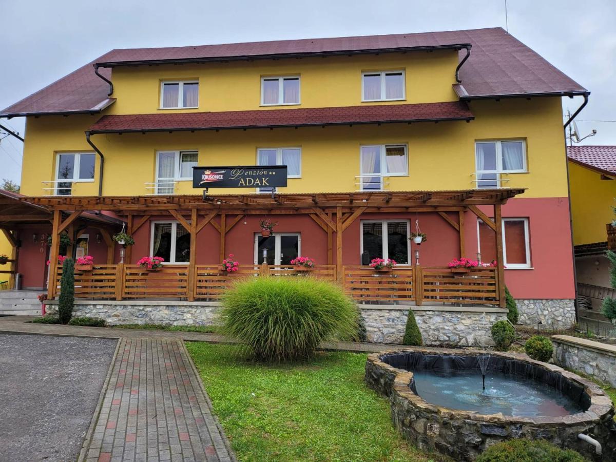 Отель Penzion Adak Parnica Экстерьер фото